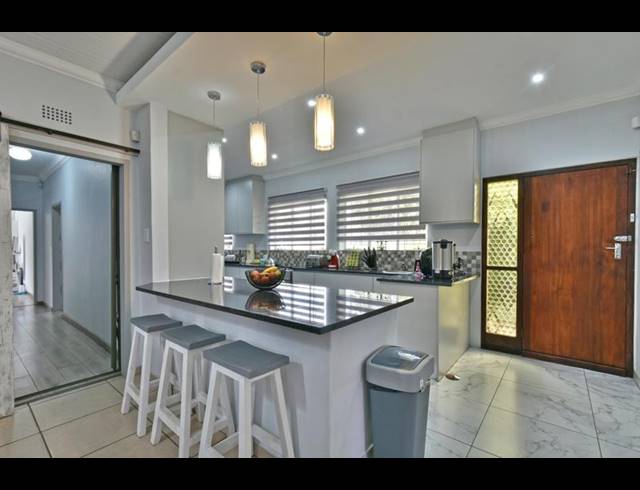 9 BEDROOM HOUSE FOR SALE IN BRACKENHURST